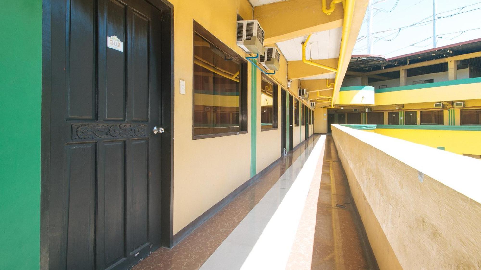Reddoorz Near Sm City Muntinlupa San Pedro  Экстерьер фото